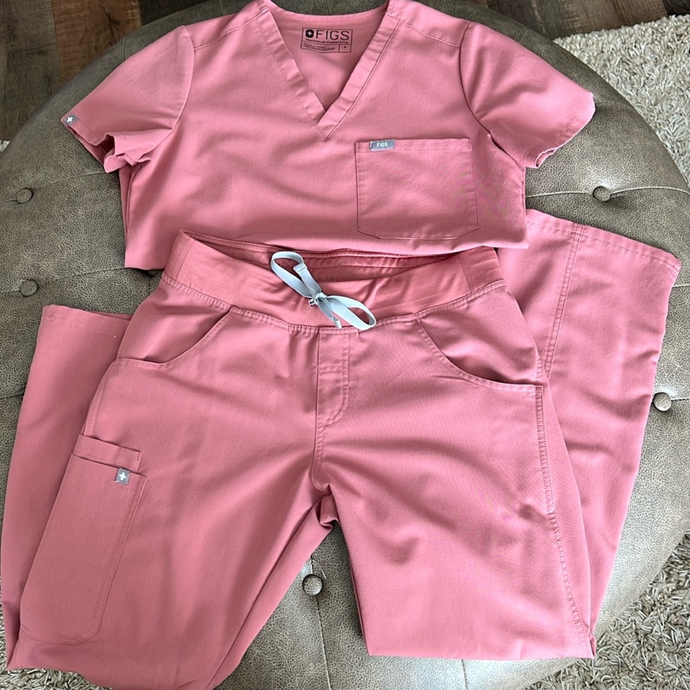 S , S/P Figs Mauve Scrub Set